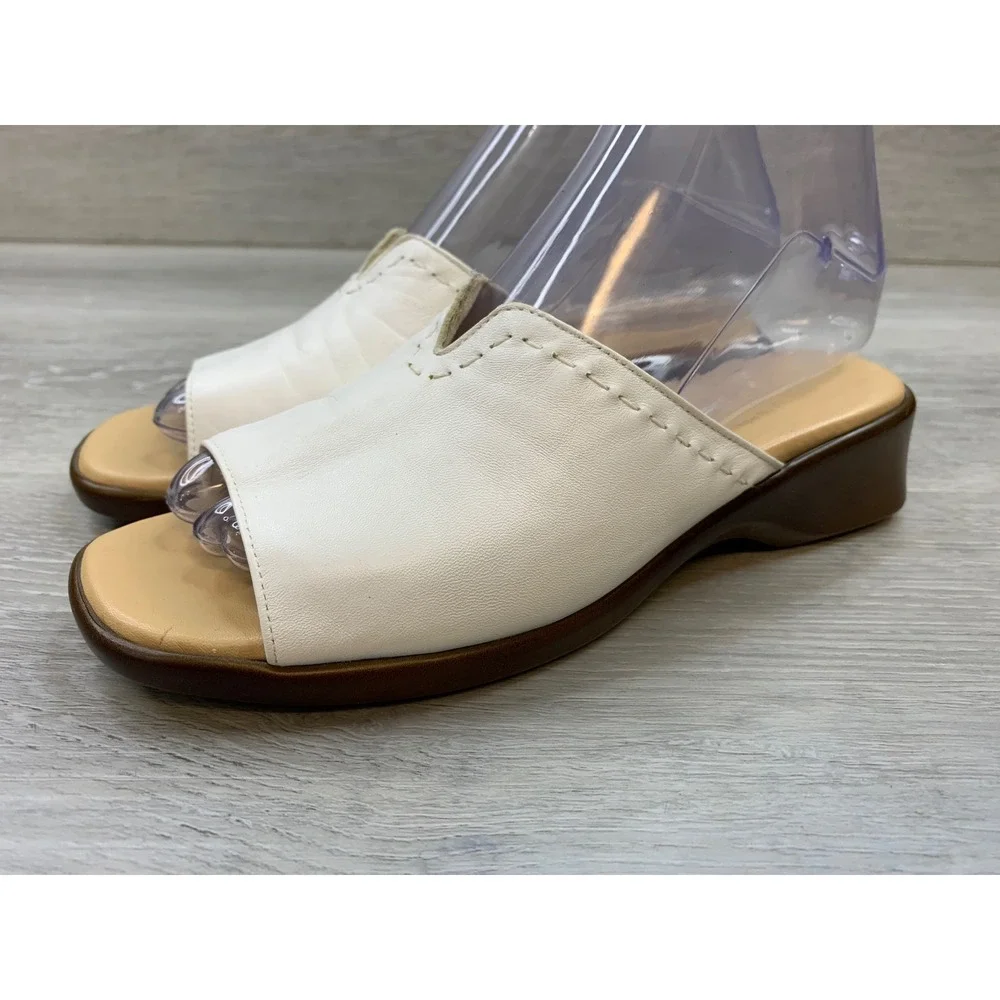 Munro American Women's White Leather Slide Wedge Sandals 6.5 Comfort Shoes